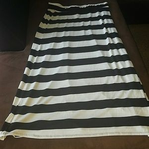 Blk & Wht Maxi Skirt